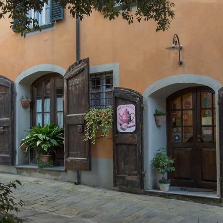 Antica Casa Dei Rassicurati Bed and Breakfast Montecarlo Exteriör bild