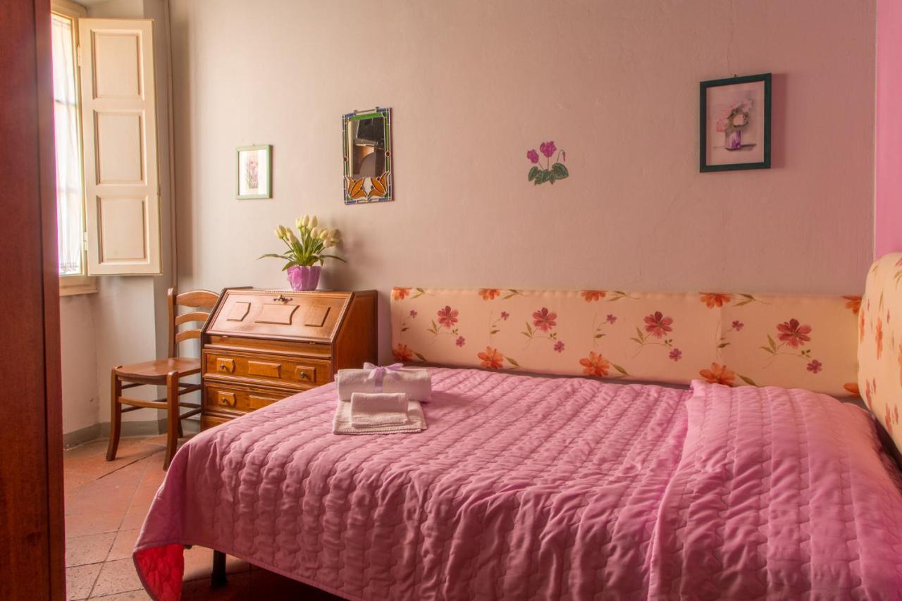 Antica Casa Dei Rassicurati Bed and Breakfast Montecarlo Exteriör bild