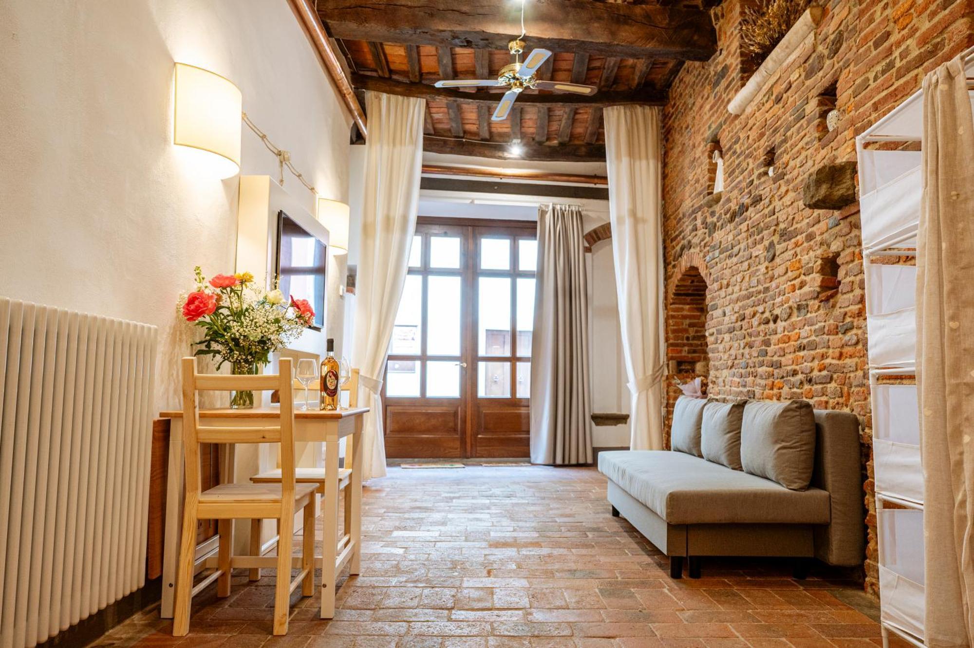 Antica Casa Dei Rassicurati Bed and Breakfast Montecarlo Exteriör bild