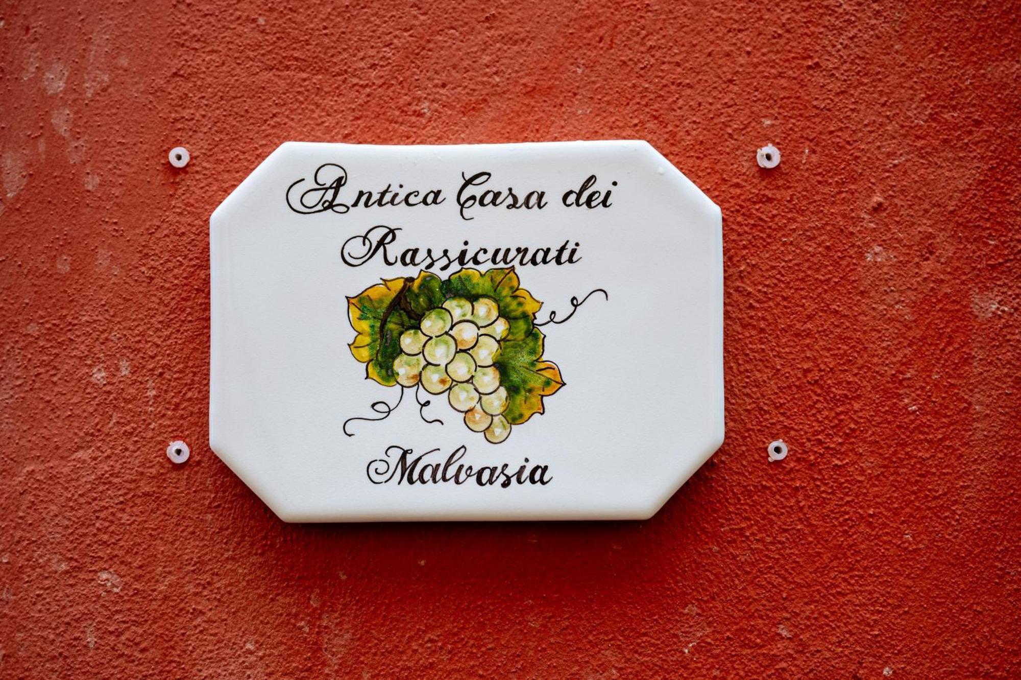Antica Casa Dei Rassicurati Bed and Breakfast Montecarlo Exteriör bild