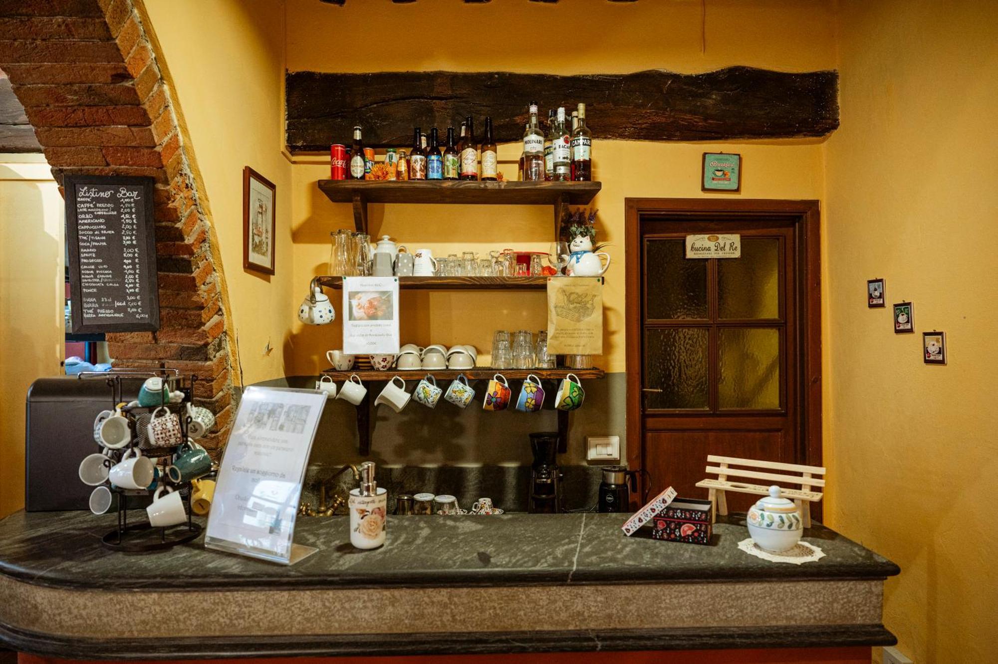 Antica Casa Dei Rassicurati Bed and Breakfast Montecarlo Exteriör bild