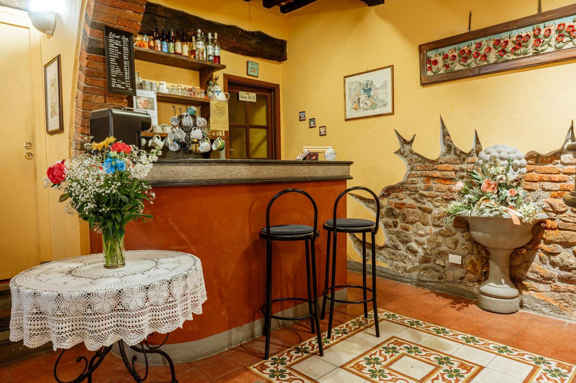 Antica Casa Dei Rassicurati Bed and Breakfast Montecarlo Exteriör bild