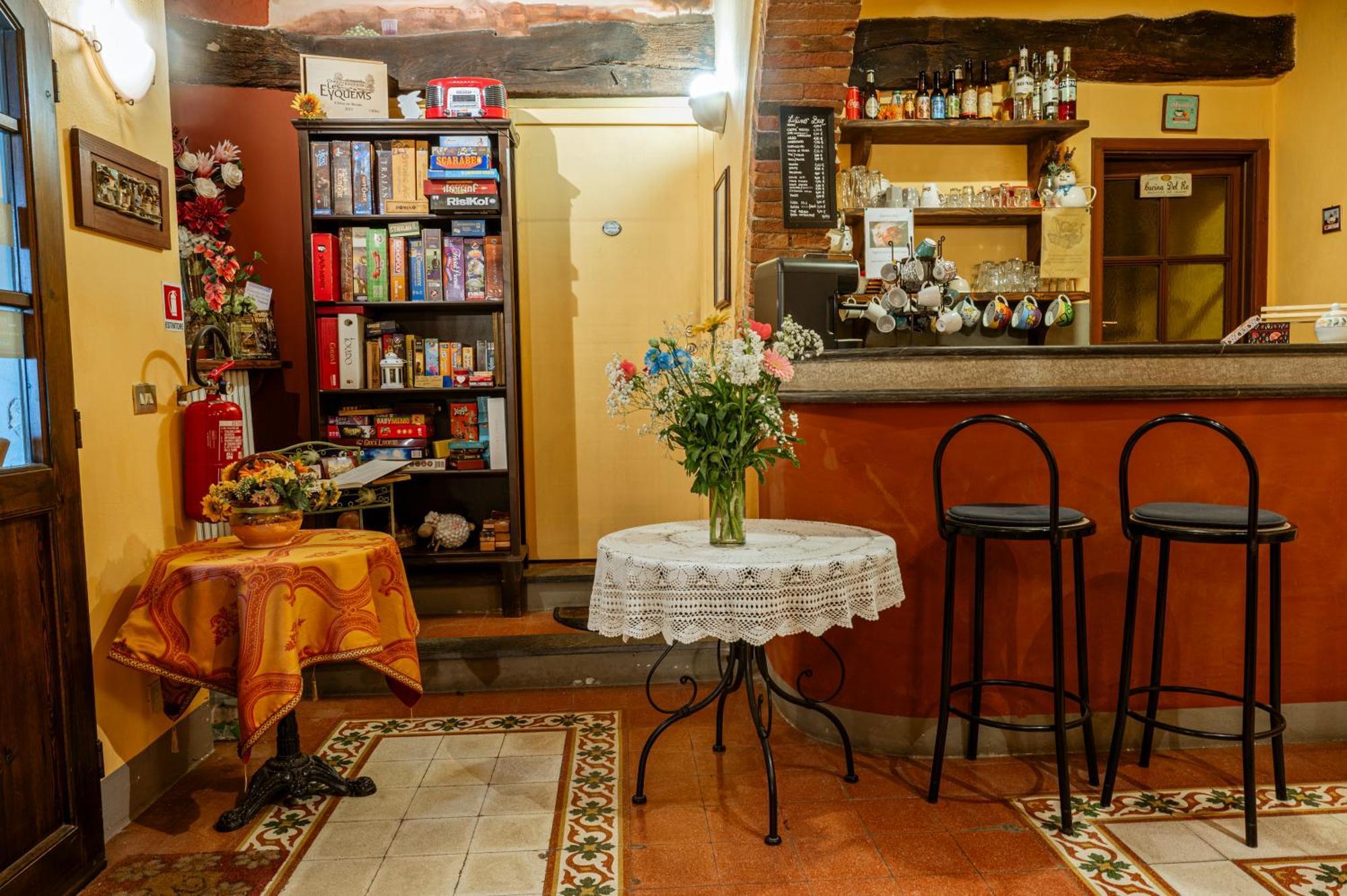 Antica Casa Dei Rassicurati Bed and Breakfast Montecarlo Exteriör bild