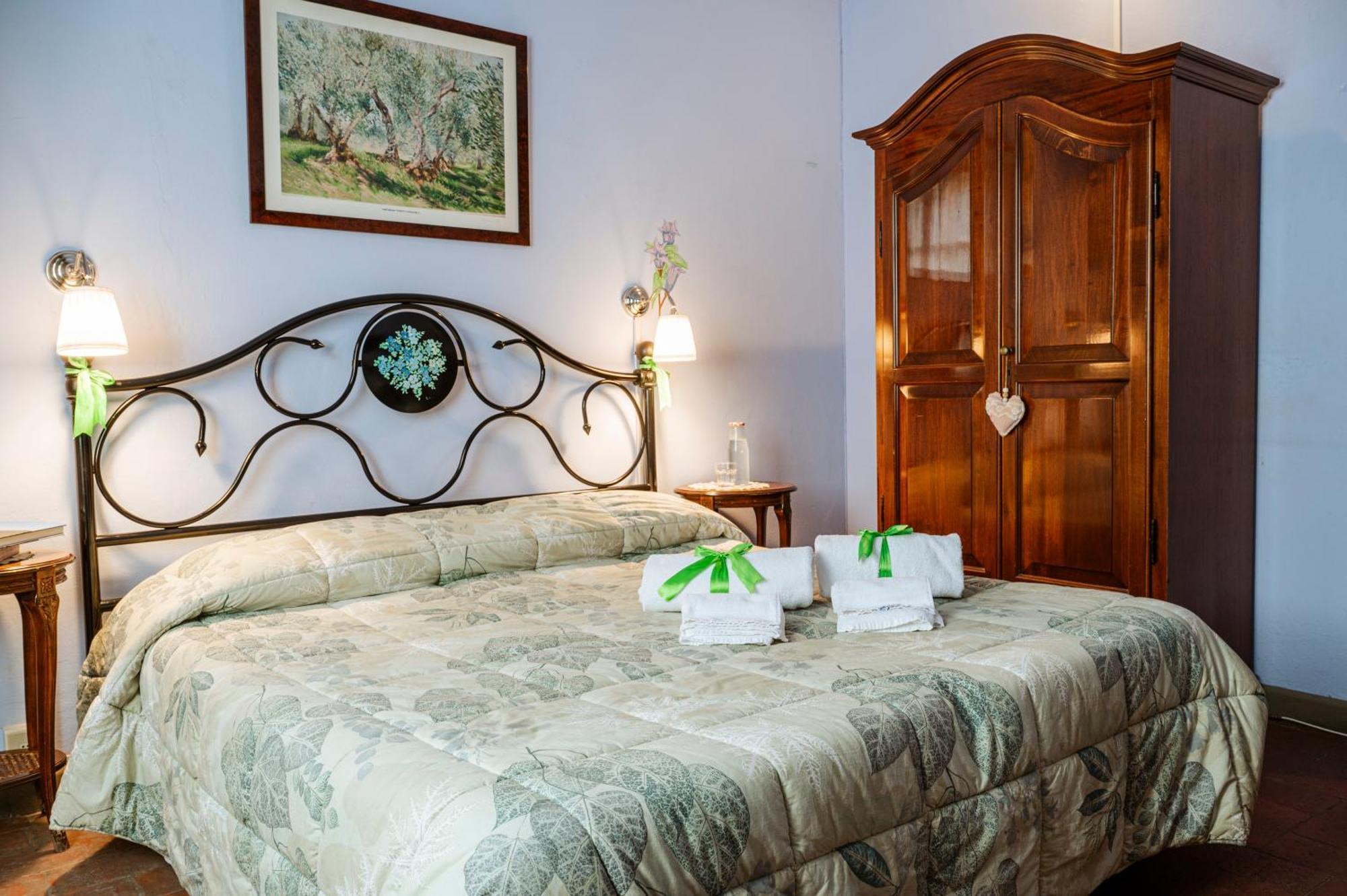 Antica Casa Dei Rassicurati Bed and Breakfast Montecarlo Exteriör bild