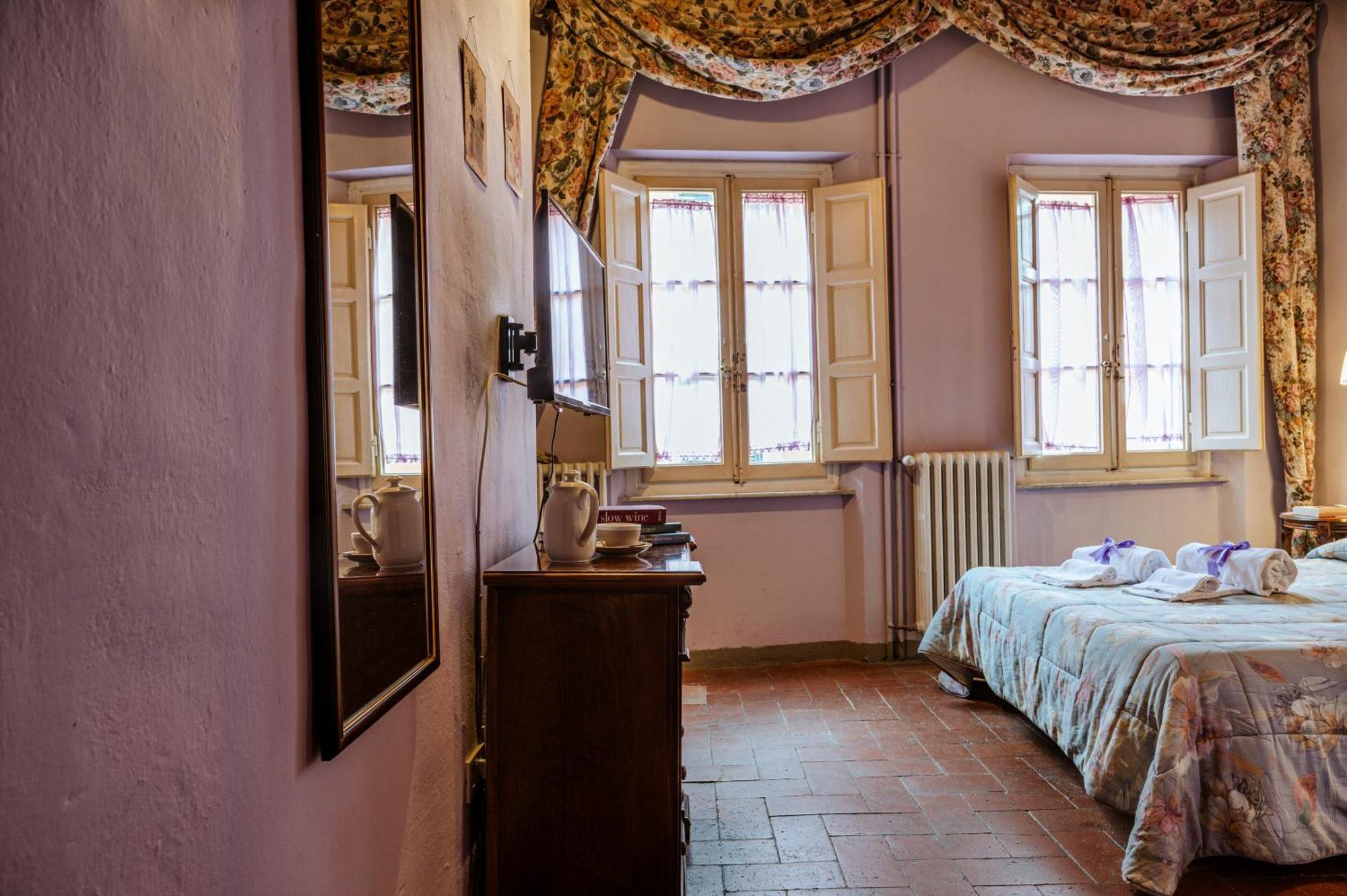 Antica Casa Dei Rassicurati Bed and Breakfast Montecarlo Exteriör bild