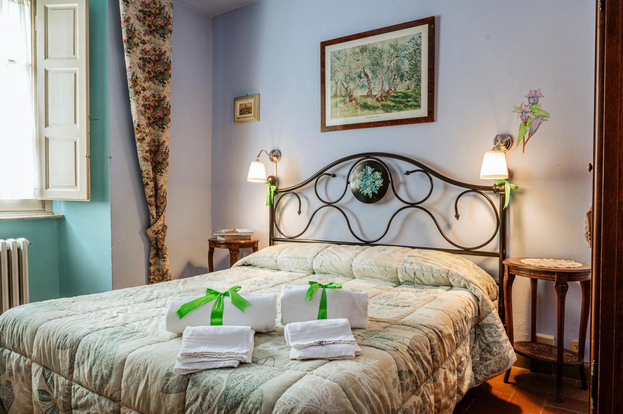 Antica Casa Dei Rassicurati Bed and Breakfast Montecarlo Exteriör bild