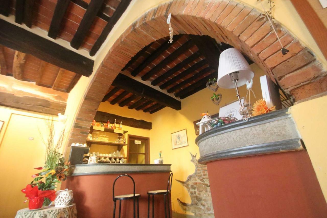 Antica Casa Dei Rassicurati Bed and Breakfast Montecarlo Exteriör bild