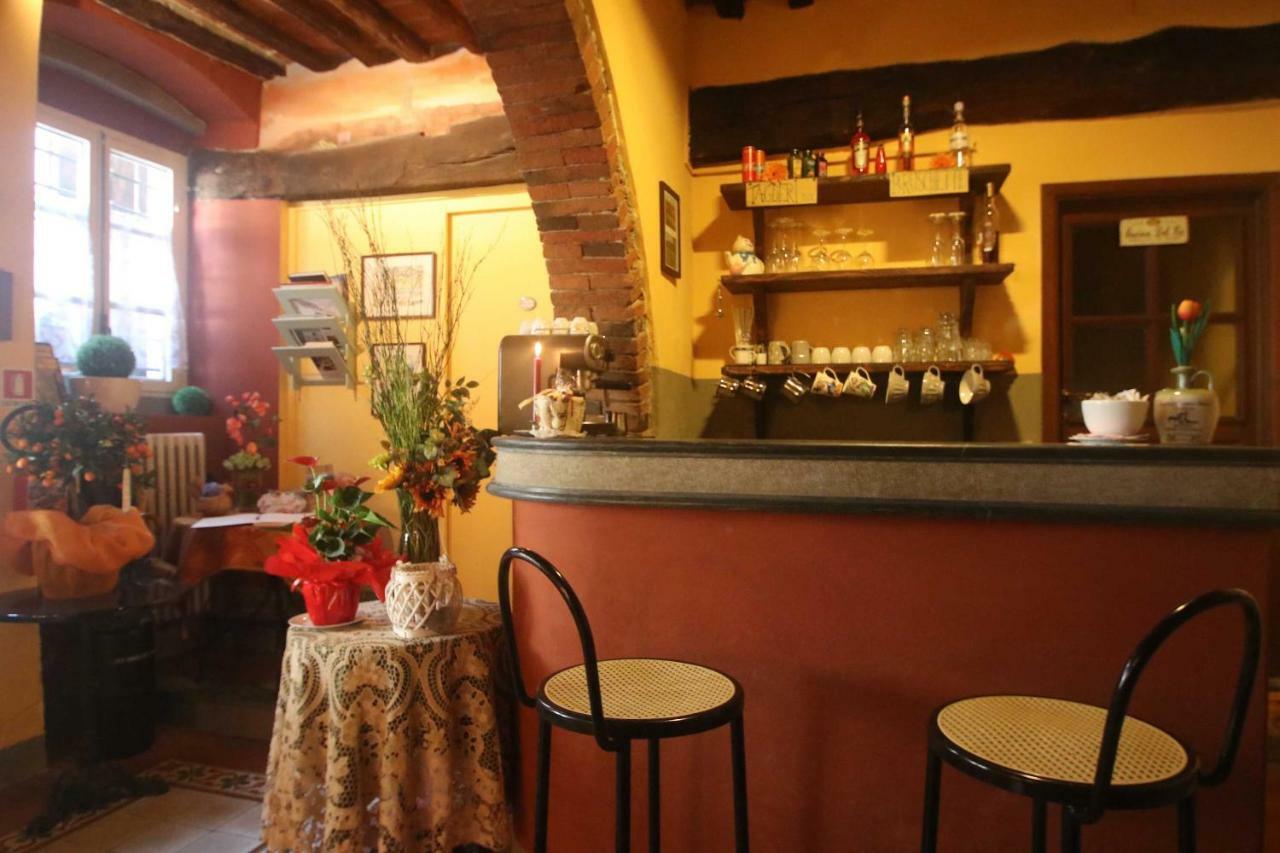 Antica Casa Dei Rassicurati Bed and Breakfast Montecarlo Exteriör bild