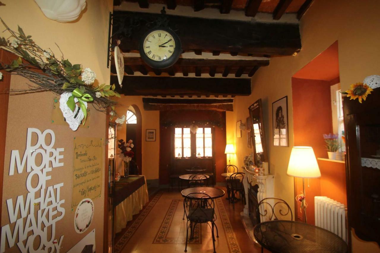 Antica Casa Dei Rassicurati Bed and Breakfast Montecarlo Exteriör bild