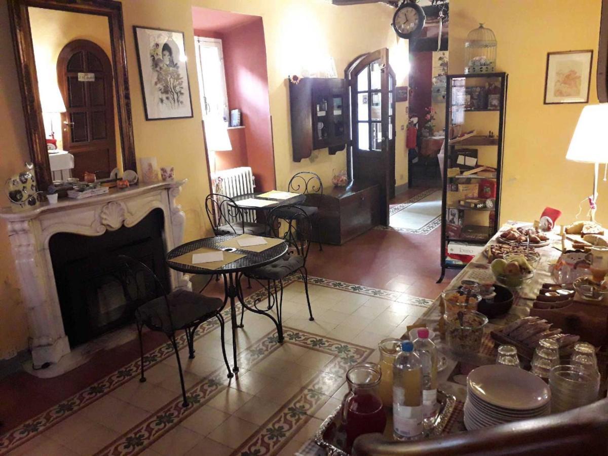 Antica Casa Dei Rassicurati Bed and Breakfast Montecarlo Exteriör bild